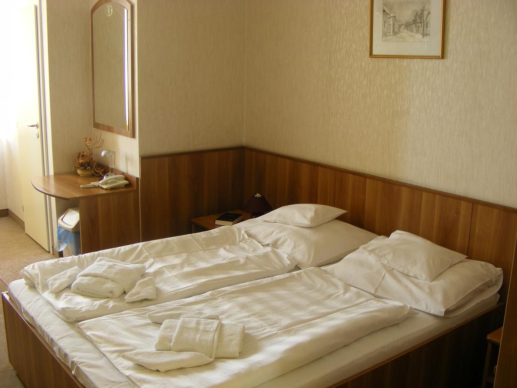 Hary Hotel 凯奇凯梅特 客房 照片